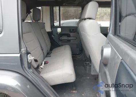 2008 Jeep Wrangler Unlimited Sahara z USA, uszkodzony, nr VIN 1J4GA591X8L609072